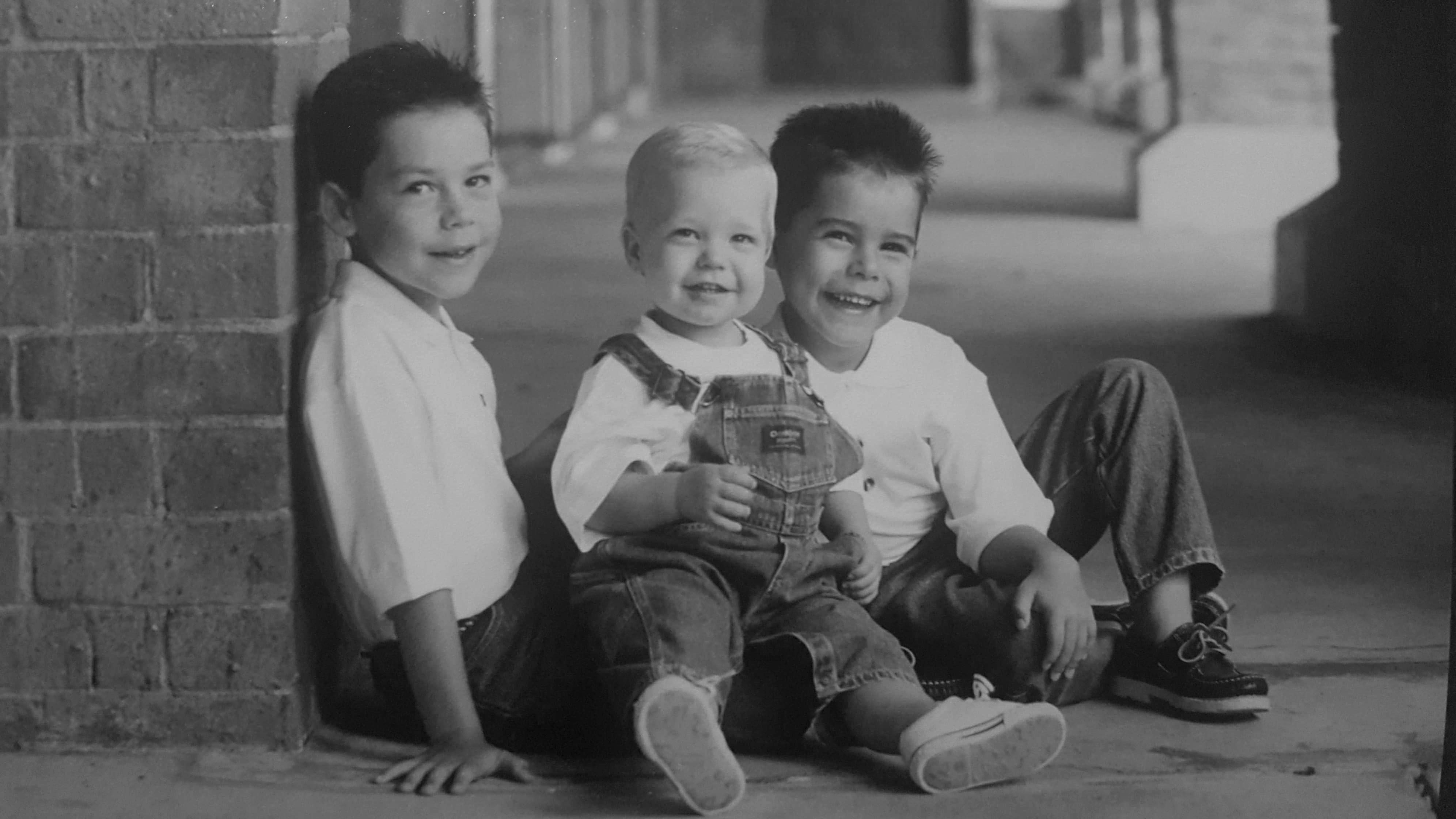 natural family photos shot by townsville photographer Megan Marano from Insight Creative photography studio 